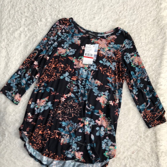 Karen Kane Tops - Karen Kane flower print top.